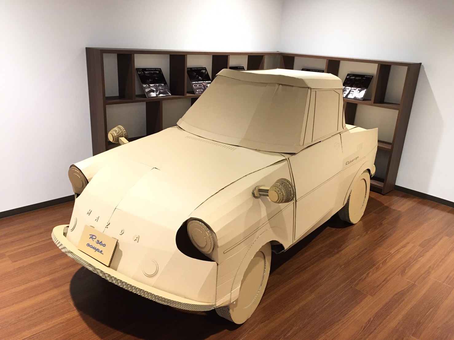 神戸マツダ様より食器を寄付して頂きました。