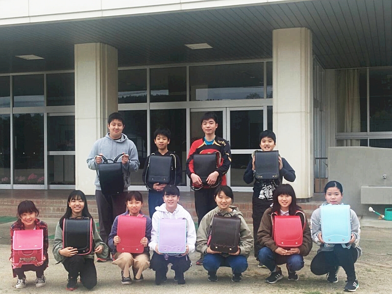 廃校の小学校から最後のランドセル