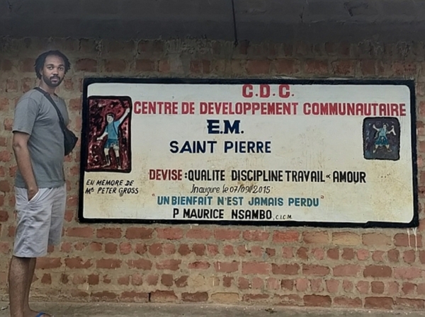 コンゴ民主主義共和国への文房具支援の様子をお届けします。 写真 1