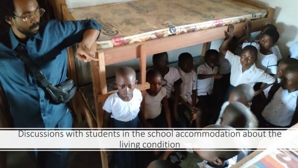 コンゴ民主主義共和国への文房具支援の様子をお届けします。 写真 2