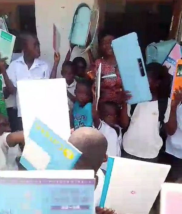 コンゴ民主主義共和国への文房具支援の様子をお届けします。 写真 6