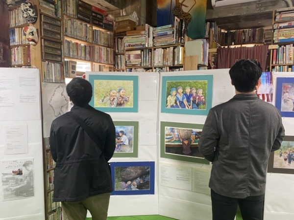 ミャンマー難民出身画家、マウンマウンティンの絵画展 写真 3