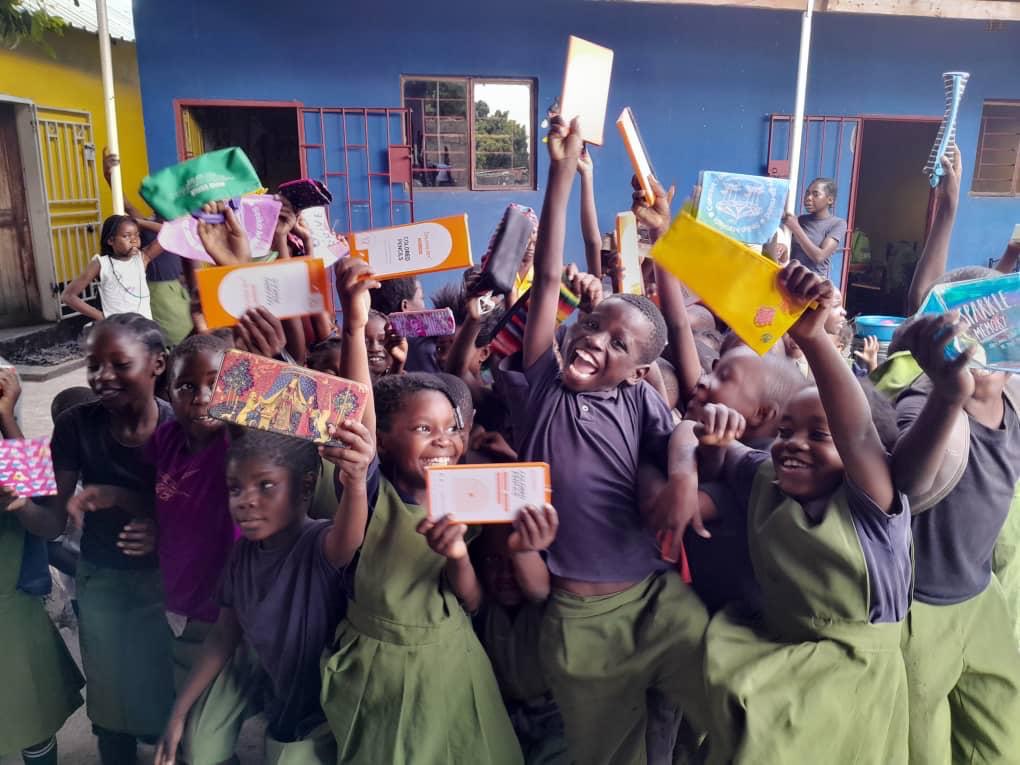 ザンビアの孤児院に、文房具を寄付させて頂きました 写真 2