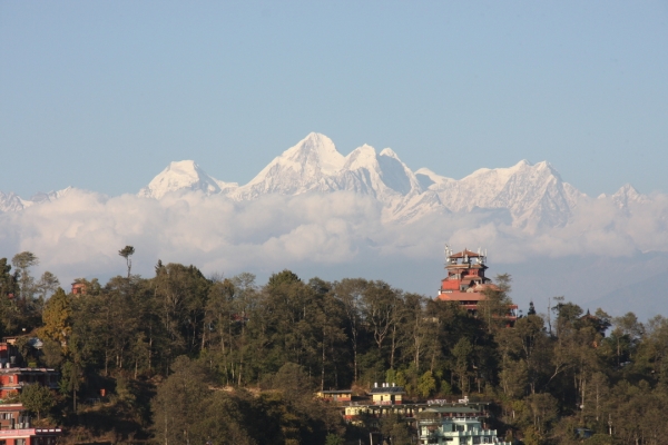 ネパールのカトマンズの街中は、人でいっぱいです