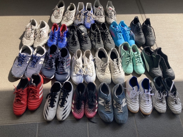 富士見丘少年蹴球団様より沢山のサッカー用品を寄付して頂きました。 