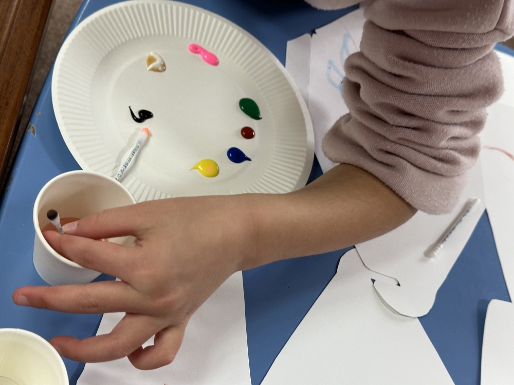 北海道の児童発達支援事業所　「のんの・ぴらさ」さん パレットは、紙皿を使っています