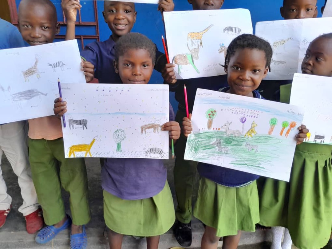 ザンビア孤児院でのお絵描き大会その２ 写真 0