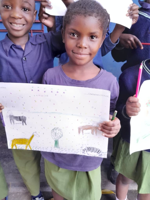 ザンビア孤児院でのお絵描き大会その２ 写真 7