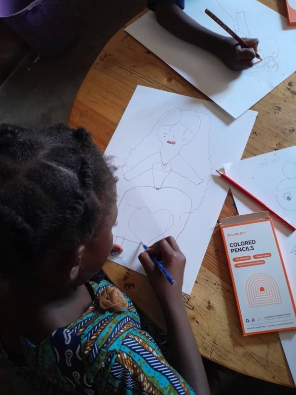 ザンビア孤児院でのお絵描き大会その１ 写真 3