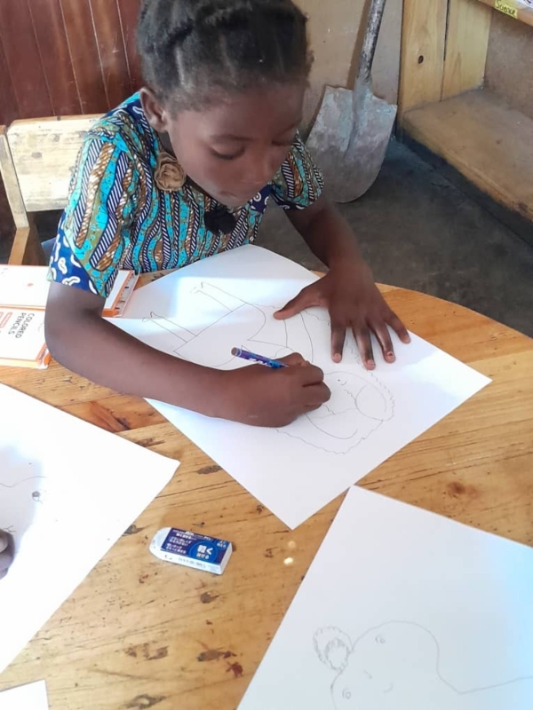 ザンビア孤児院でのお絵描き大会その１ 写真 4