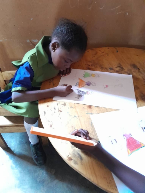 ザンビア孤児院でのお絵描き大会その１ 写真 5