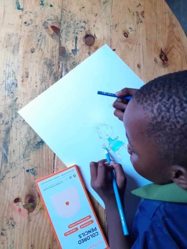 ザンビア孤児院でのお絵描き大会その１ 写真 6