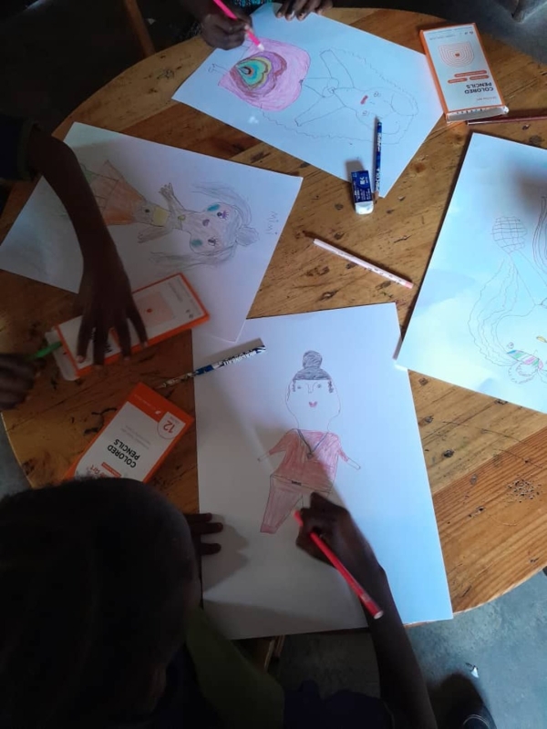 ザンビア孤児院でのお絵描き大会その１ 写真 7