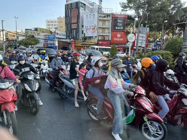 ベトナム　その１　大都会ホーチミン市の喧騒 写真 1