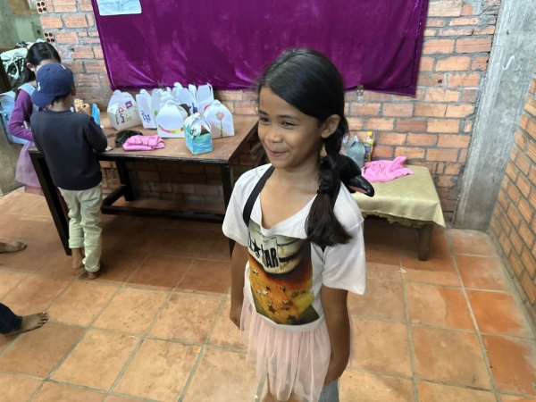 カンボジア　その３　プノンペン広島ハウス その１　古着の寄付 