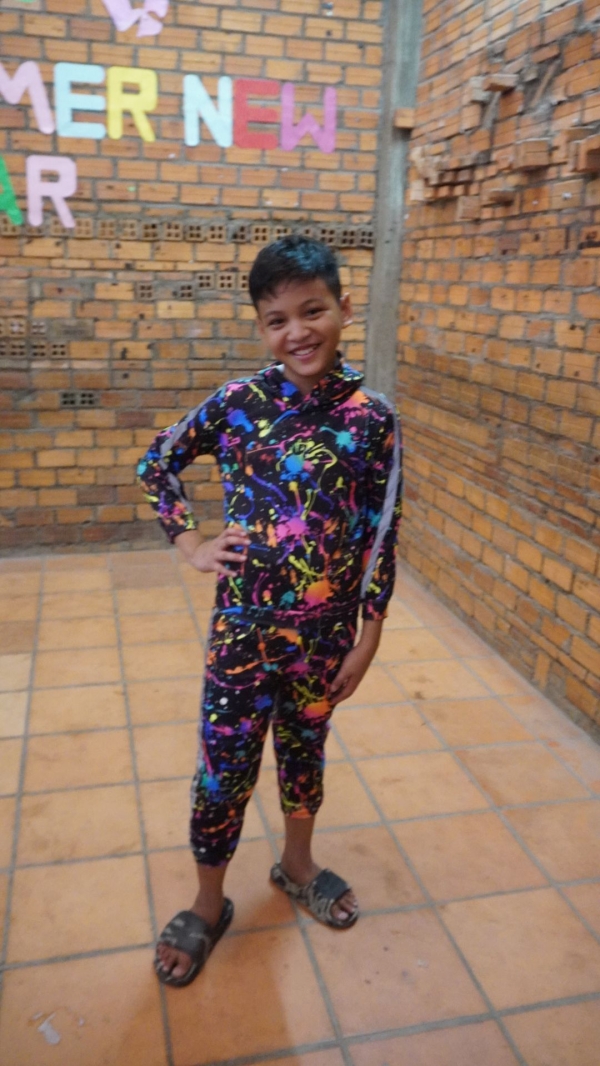 カンボジア　その３　プノンペン広島ハウス その１　古着の寄付 