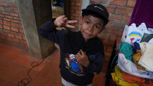 カンボジア　その３　プノンペン広島ハウス その１　古着の寄付 