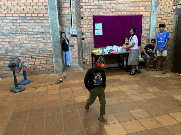 カンボジア　その６　プノンペン広島ハウス その４ ファッションショー 