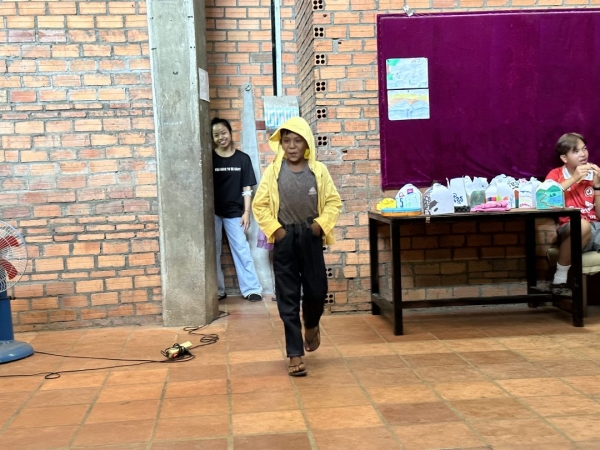 カンボジア　その６　プノンペン広島ハウス その４ ファッションショー 