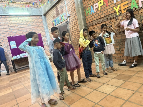 カンボジア　その６　プノンペン広島ハウス その４ ファッションショー 