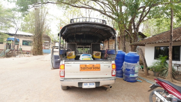 ミャンマーレポート １ IDPキャンプ 国境の川までは、トラックで移動しました