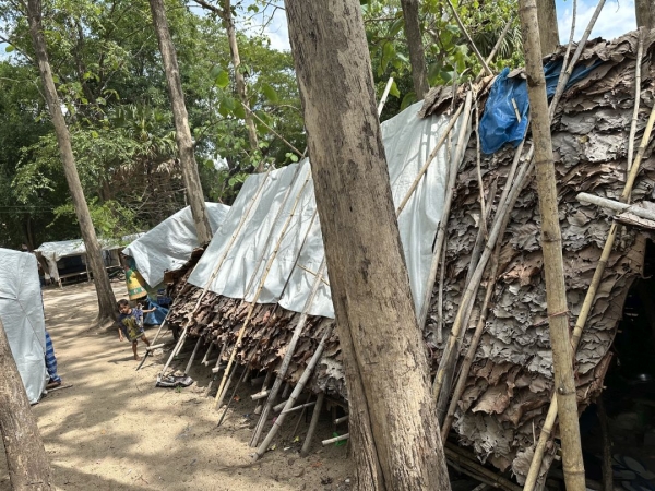 ミャンマーレポート ２ IDPキャンプ 木を使った伝統的で簡素な住宅です