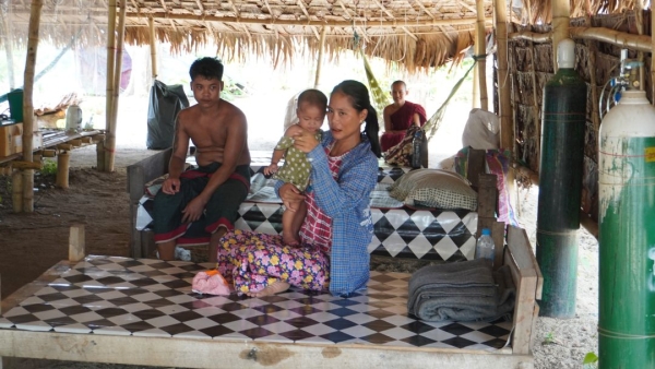 ミャンマーレポート ２ IDPキャンプ 診療所に来ていたご夫婦です