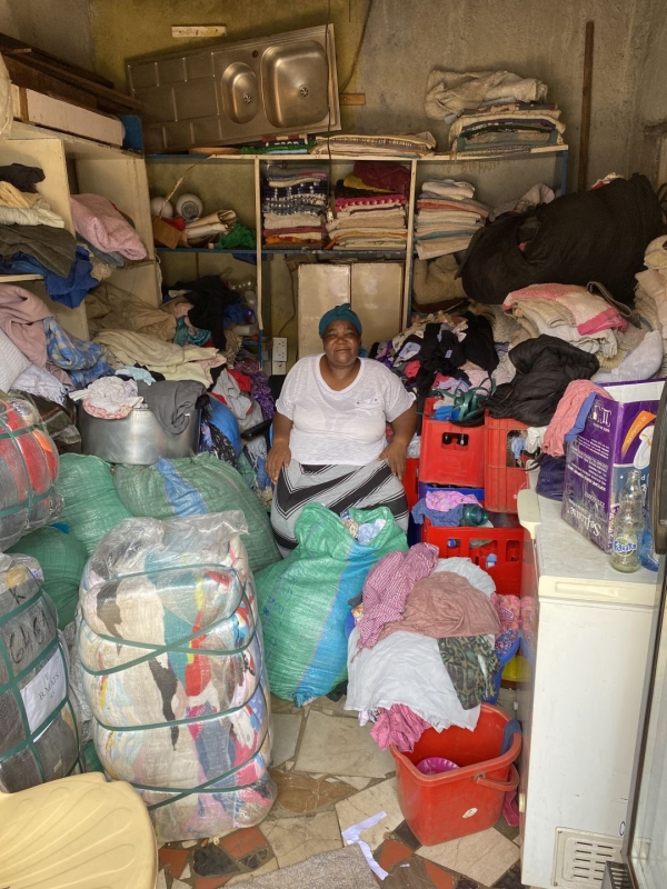 キベラスラムのお店のお母さん。いつも明るく元気です！