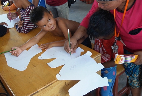 お母さんもお絵描きしてみたいようです