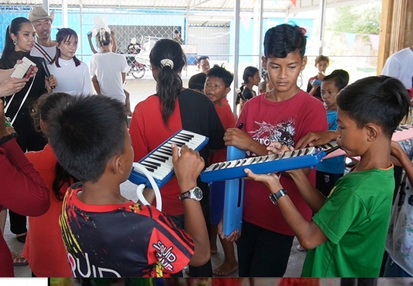 カンボジア ＹＡＴＡＩスクール その４ 楽器の練習風景２