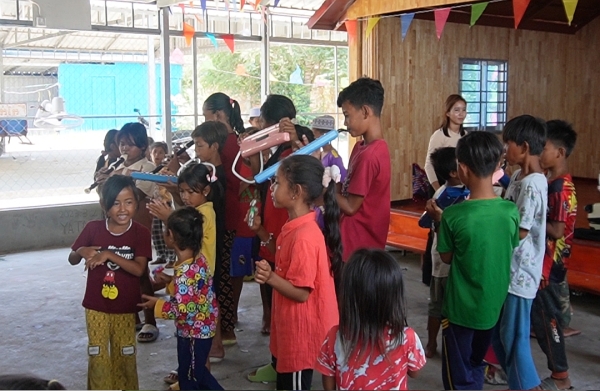 カンボジア YATAIスクール その4 音楽を描けると、演奏会が始まります