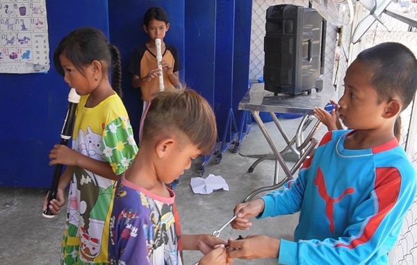 カンボジア ＹＡＴＡＩスクール その４ 楽器の練習風景３