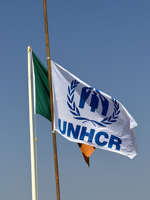 世界難民の日 in ザンビア  UNCHRの旗とザンビア国旗