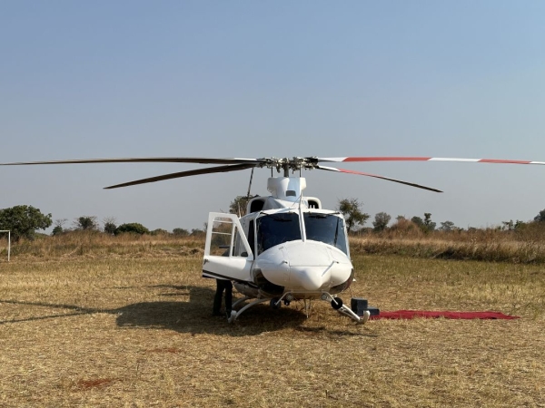 世界難民の日 in ザンビア ザンビア副大統領などの要人が、次々とヘリコプターで登場します。