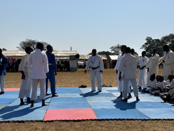 柔道着の寄付 この日は、予行演習も合わせて、合計３回もデモンストレーションを行いました！