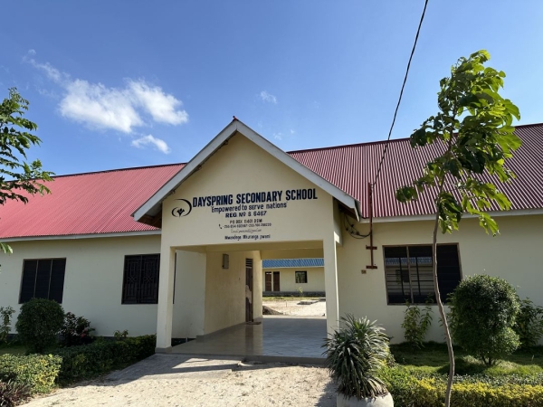 タンザニアの孤児院 サラハウス その６　YWAMの活動について 写真 1