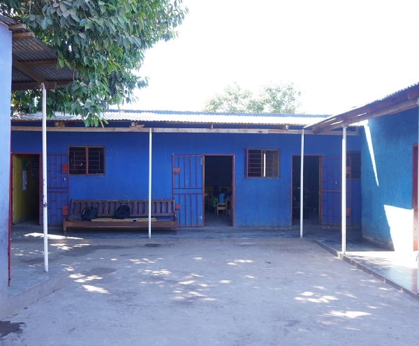 ザンビアのスラムにある学校<br class=sp_only>青で統一されています