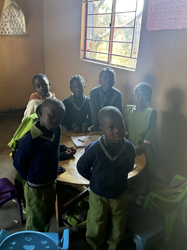 小さい子供達です。<br class=sp_only>一生懸命聞いています