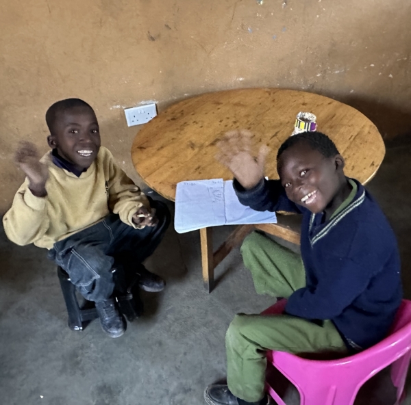 鉛筆もノートもぼろぼろです<br class=sp_only>なんでも不足しています