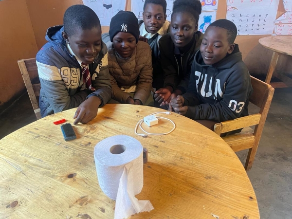 タブレットが来る前の様子<br>海外の学校と文化交流の授業です