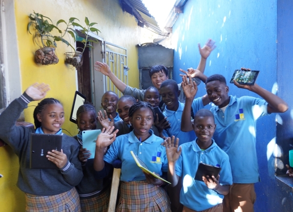 日本で使わなくなったタブレットは<br>ザンビアではみんなの宝物です