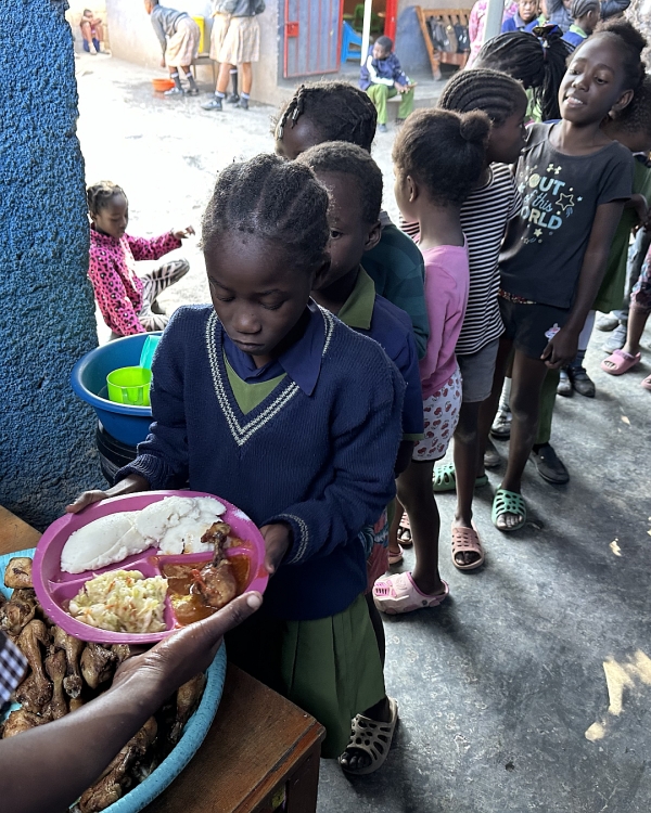 めったに出ないチキンです。<br class=sp_only>みんな、とても嬉しそうです