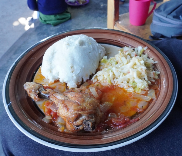 今日のランチメニューです<br class=sp_only>チキンは贅沢品、普段は野菜です