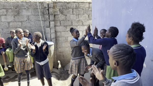 高学年の子供達<br class=sp_only>判読ラップで遊んでいます