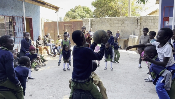 低学年の子供達<br class=sp_only>ボール遊び