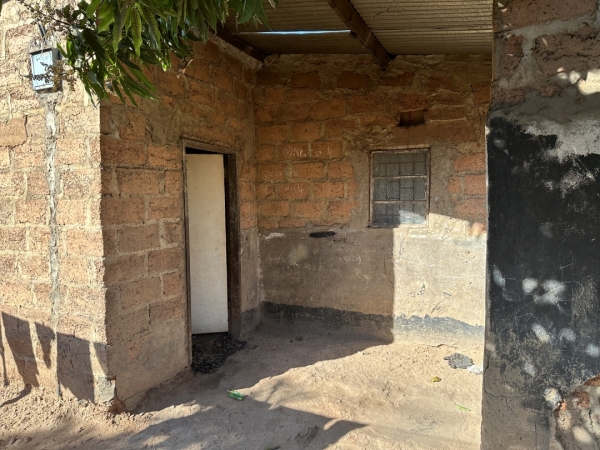 マイワシちゃんの家の入口です<br class=sp_only>煉瓦で作られた家です