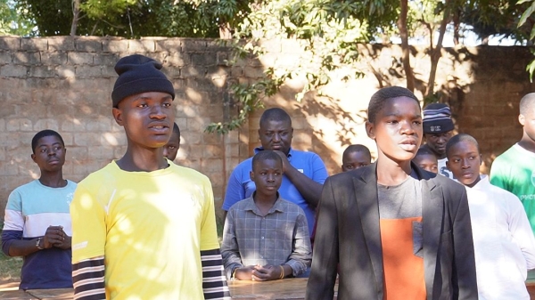 ミーシャの「逢いたくていま」をアフリカの子供たちが歌ってくれています