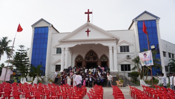 孤児院を支援しているインド奥地のキリスト教会