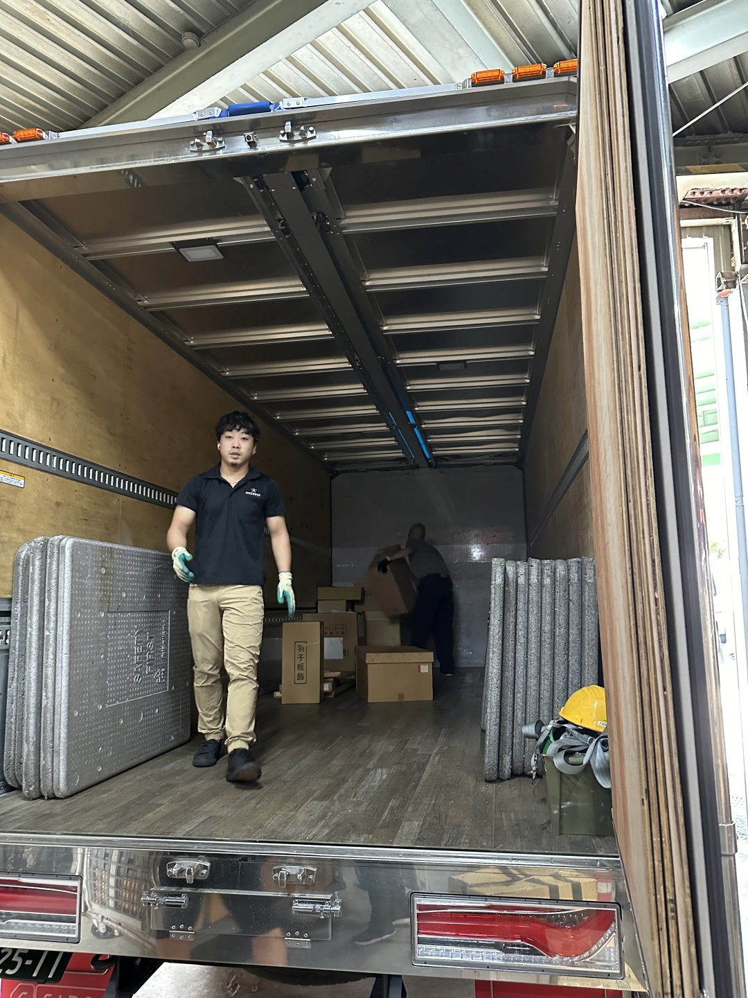 空の4tトラックが到着しました