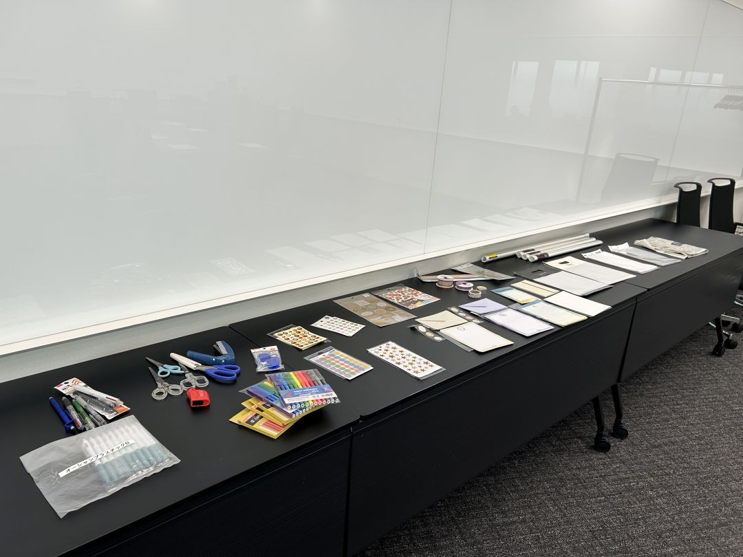 富士通様が用意されたお手紙やパッキングのセットです。